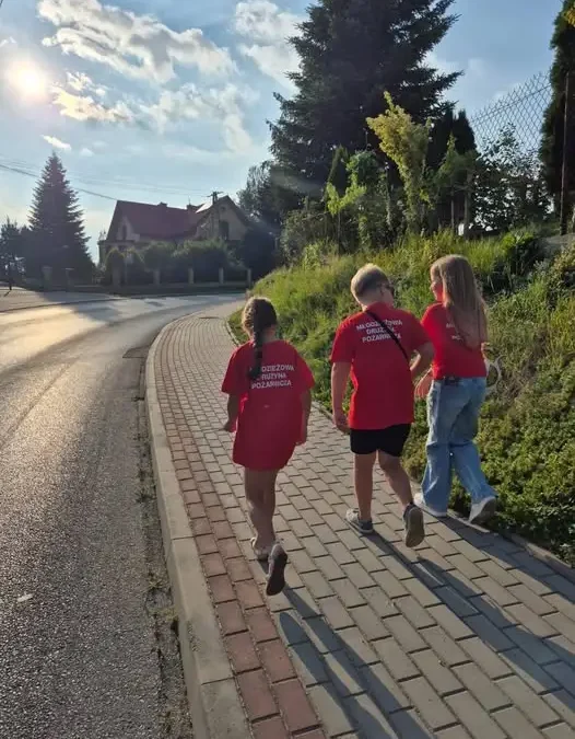 Młodzieżowa Drużyna Pożarnicza z OSP Złota edukuje o bezpieczeństwie