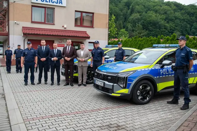 Nowe radiowozy dla Komisariatu Policji w Czchowie – efekt współpracy samorządów
