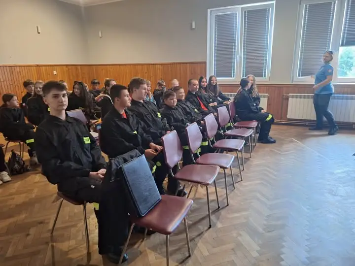 Młodzieżowa Drużyna Pożarnicza z Czchowa szlifuje formę na warsztatach z sędziami