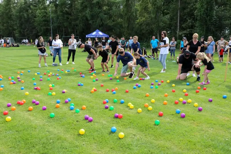 Sportowe emocje i integracja mieszkańców – Turniej Piłki Nożnej i Turniej Wsi w Niedzieliskach