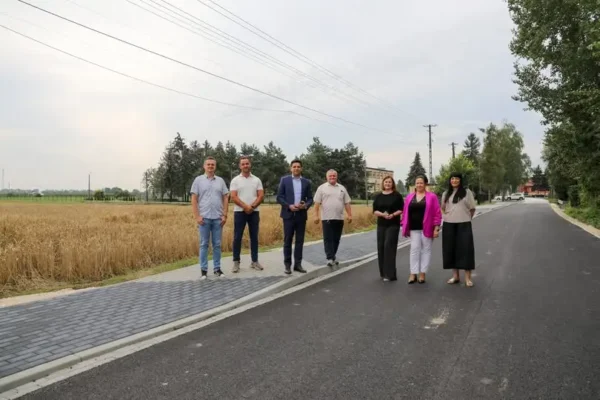 Przebudowa drogi w Uściu Solnym zakończona – nowy chodnik i kanalizacja deszczowa