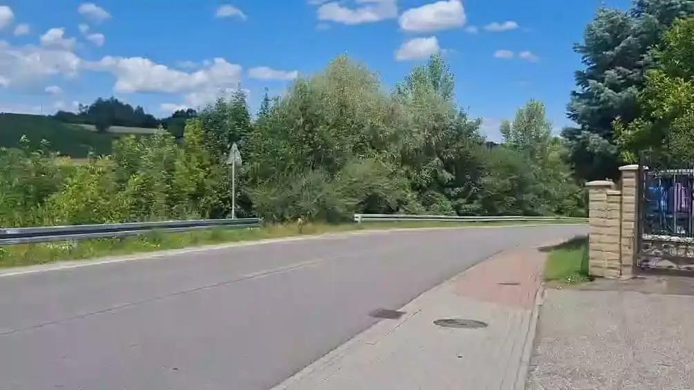 Ochotnicy z OSP Jurków ruszyli do pożaru traw w Czchowie