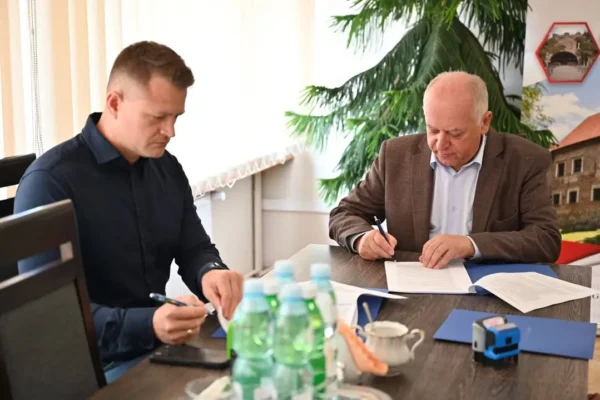 Gmina Dębno inwestuje w edukację – remont i rozbudowa szkoły w Łoniowej