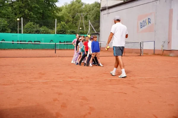 Wakacyjny kurs tenisa ziemnego dla dzieci – zapisy trwają