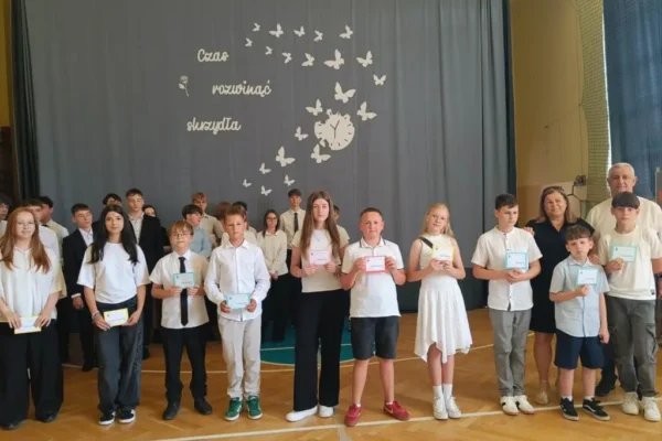 Uroczyste zakończenie roku szkolnego w PSP 1 w Brzesku