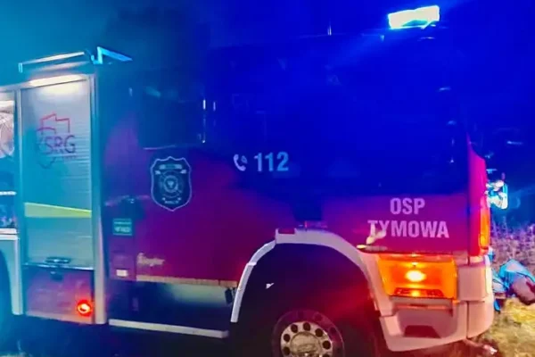 Pożar ścierniska w Tymowej – strażacy chronili stodołę