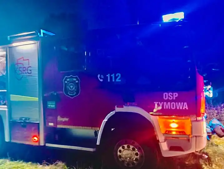 Pożar ścierniska w Tymowej – strażacy chronili stodołę