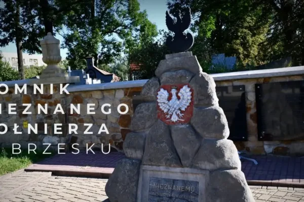 101 lat temu odsłonięto Pomnik Nieznanego Żołnierza w Brzesku. Kim był jego projektant?