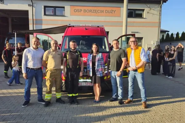 OSP Borzęcin Duży ma nowy pojazd – Volkswagen Crafter zastąpił wysłużonego Mercedesa