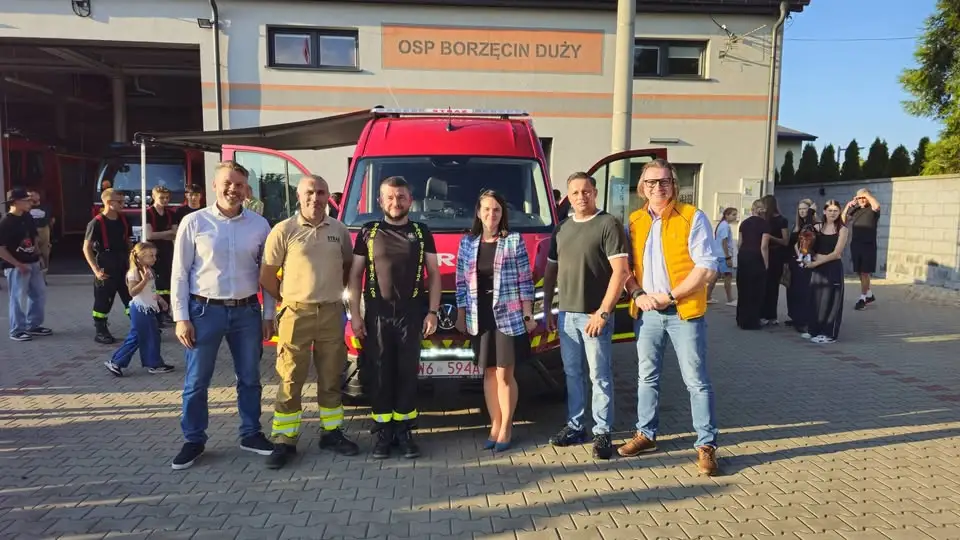 OSP Borzęcin Duży ma nowy pojazd – Volkswagen Crafter zastąpił wysłużonego Mercedesa