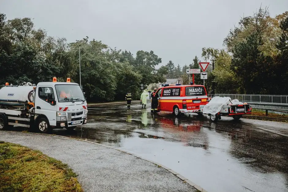 Dwa alarmy OSP Szczurowa: pożar traw i wypadek ciężarówki