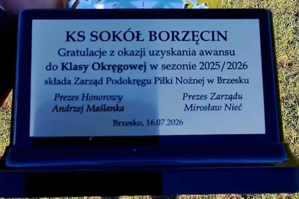 Sokół Borzęcin odebrał puchar za awans do klasy okręgowej