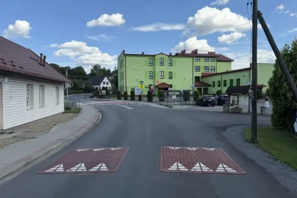 Zakończono remont drogi w Uszwi – nowe przejście dla pieszych poprawi bezpieczeństwo