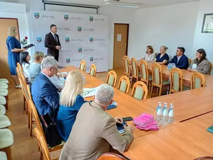 Nowi nauczyciele mianowani w Gminie Gnojnik odebrali akty awansu zawodowego