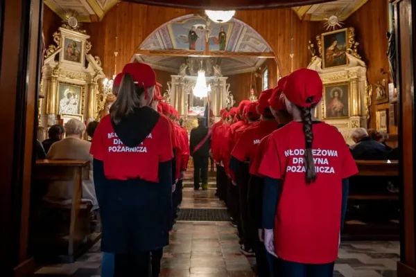 31 nowych członków Młodzieżowej Drużyny Pożarniczej w Złotej złożyło ślubowanie