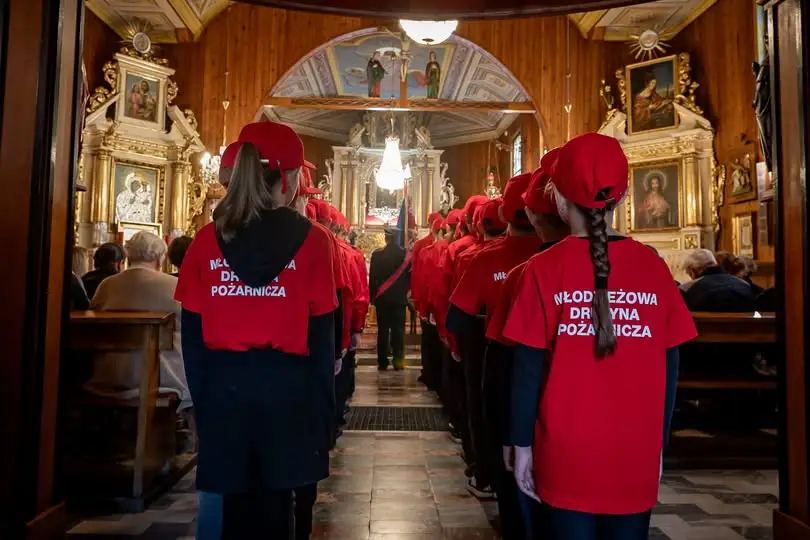 31 nowych członków Młodzieżowej Drużyny Pożarniczej w Złotej złożyło ślubowanie