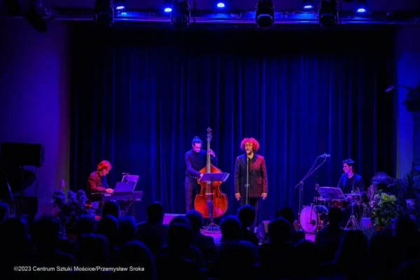 Jubileusz 80-lecia Biblioteki w Brzesku: koncert Najmniejszej Sceny Świata