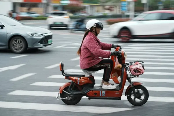 Bezpieczna jazda hulajnogą elektryczną – co mówią przepisy?