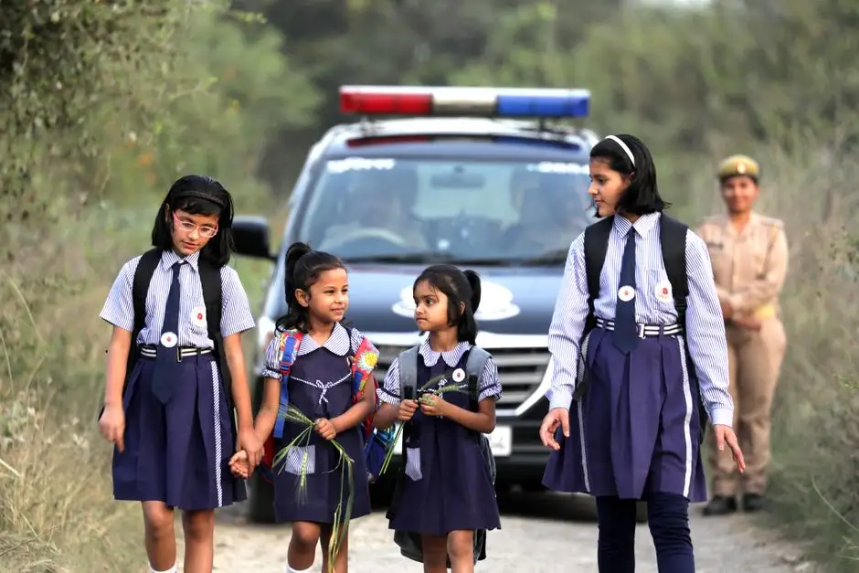 Akcja „Zwalniam przed szkołą” w Brzesku: policja i harcerze przypominają o bezpieczeństwie