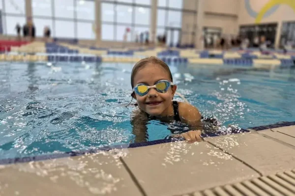 Pływacki weekend pełen sukcesów: BOSiR Brzesko z medalami w Oświęcimiu i Krakowie