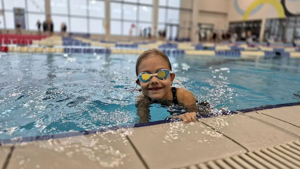 Pływacki weekend pełen sukcesów: BOSiR Brzesko z medalami w Oświęcimiu i Krakowie