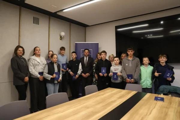 Uczniowie z Niedzielisk odwiedzili Urząd Gminy w Szczurowej
