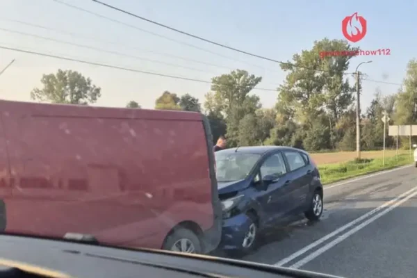 Stłuczka na DW 980 przy skrzyżowaniu w kierunku Złotej – utrudnienia w ruchu