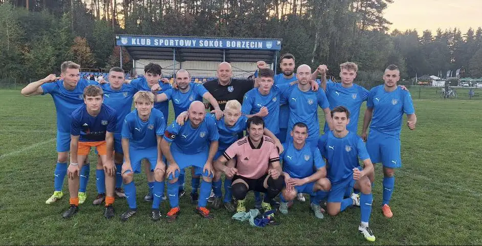 Sokół Borzęcin wygrywa z Wiślanami 2:0