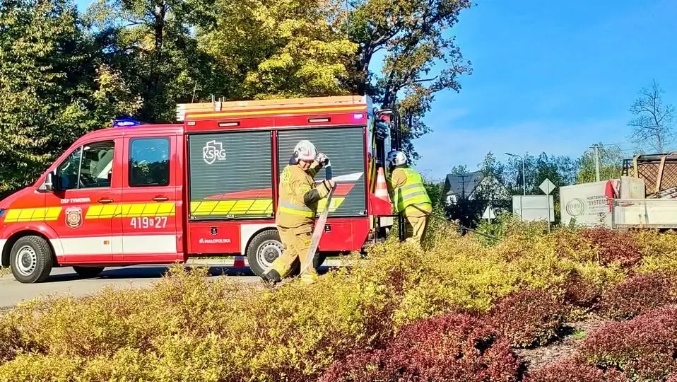 Ćwiczenia OSP Tymowa: próbna ewakuacja szkoły i przedszkola