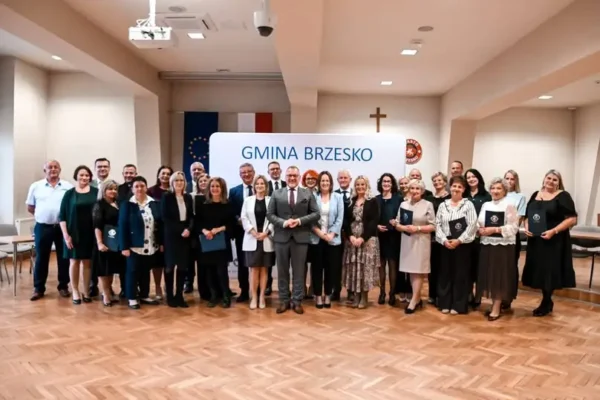 Nagrody Burmistrza Brzeska dla nauczycieli z okazji Dnia Edukacji Narodowej