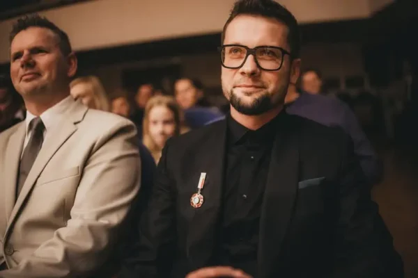 Wiesław Ochwat z Brzeska uhonorowany medalem prezydenckim i odznaką ministra kultury
