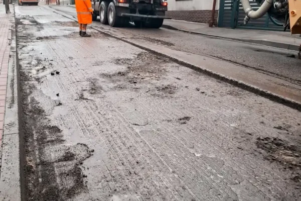 Frezowanie jezdni w centrum Brzeska – utrudnienia dla kierowców